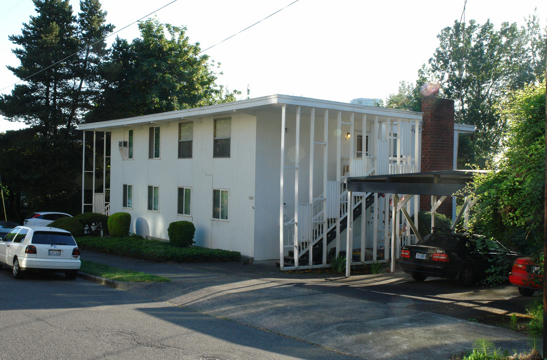 4020 SW Kelly Ave in Portland, OR - Building Photo