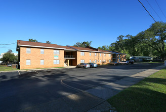 Lipona Villas in Tallahassee, FL - Foto de edificio - Building Photo