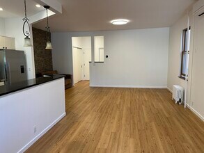 6055 Woodbine St in Ridgewood, NY - Building Photo - Building Photo