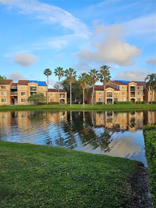 4832 N State Rd 7 in Coconut Creek, FL - Building Photo