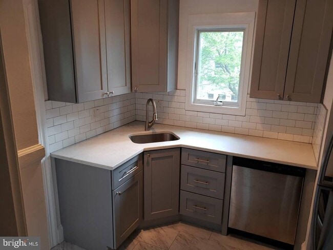 5805 26th St N in Arlington, VA - Foto de edificio - Building Photo