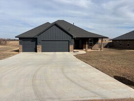 13728 NE Lafayette Dr in Elgin, OK - Building Photo