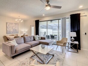 2404 Tangier Dr in Kissimmee, FL - Foto de edificio - Building Photo