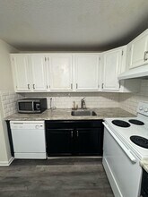 668 Robbins Ave in Dracut, MA - Building Photo - Building Photo