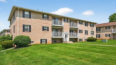 West End Village at Bethlehem in Bethlehem, PA - Foto de edificio - Building Photo