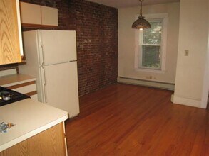 15 Howe St in Somerville, MA - Building Photo - Building Photo