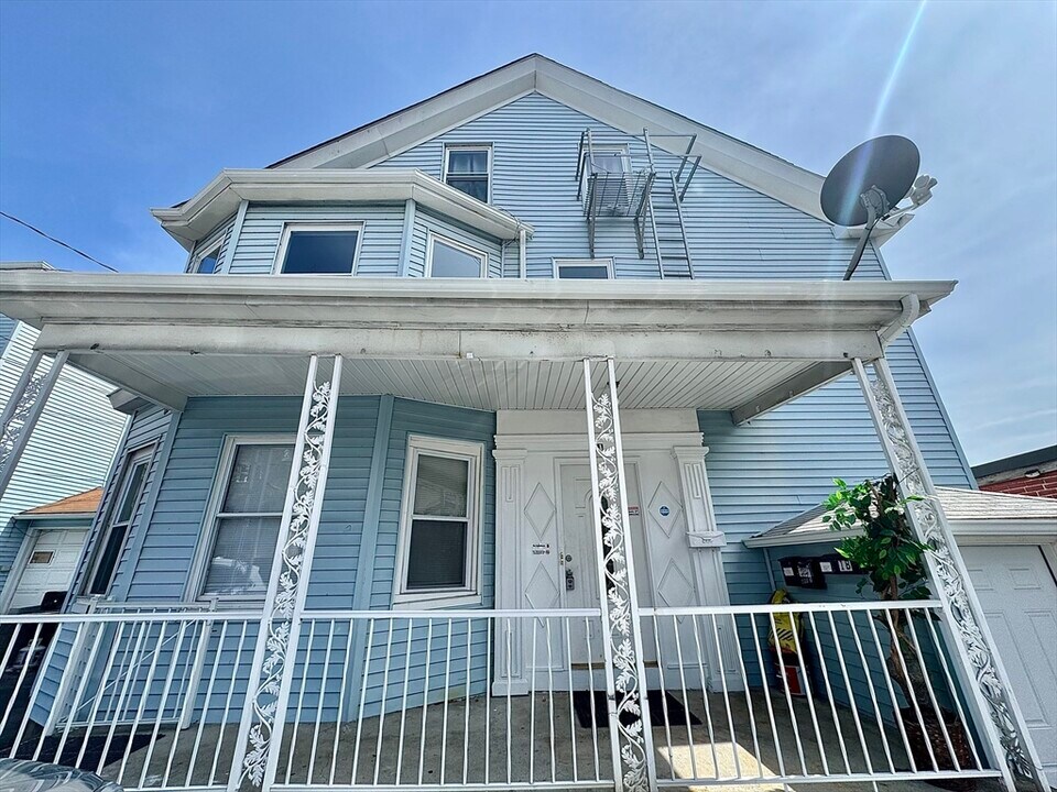 41 High St in Fall River, MA - Building Photo