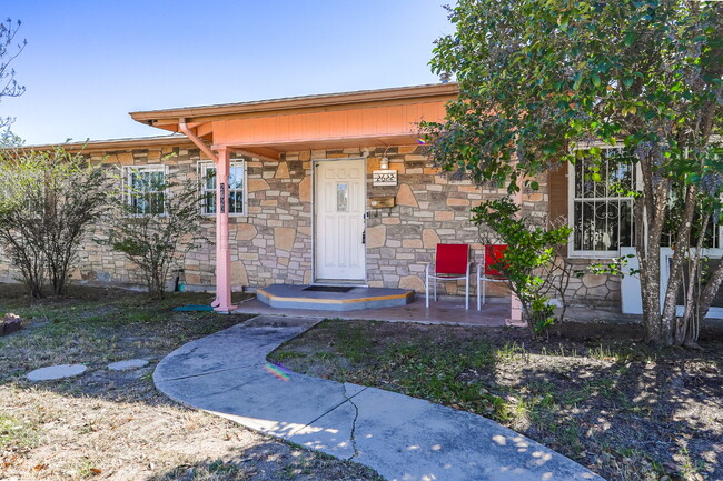 2622 W Summit Ave. in San Antonio, TX - Building Photo - Building Photo