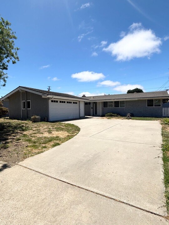 421 N Daisy St in Lompoc, CA - Building Photo