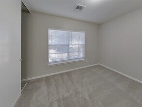 18139 Lake Bend Dr in Houston, TX - Building Photo - Building Photo