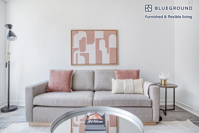 949 1st St SE in Washington, DC - Foto de edificio - Building Photo