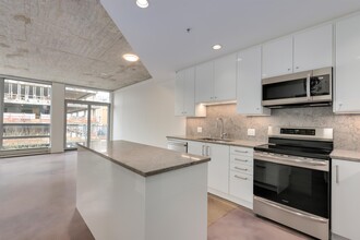 917 Station St in Vancouver, BC - Building Photo - Building Photo