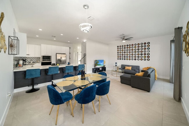 property at 3246 SW 44th St