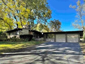 7102 Woodhue Ln in Fort Wayne, IN - Building Photo - Building Photo