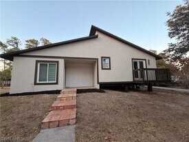 3711 4th Ave NE in Naples, FL - Building Photo