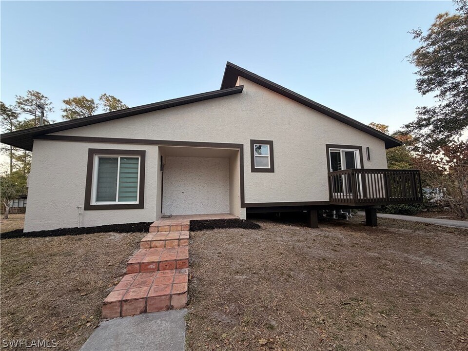 3711 4th Ave NE in Naples, FL - Building Photo