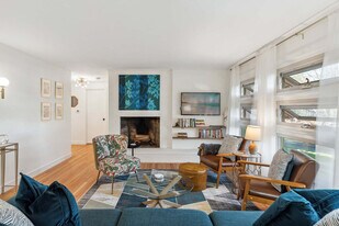 171 Brackett Rd in Rye, NH - Building Photo