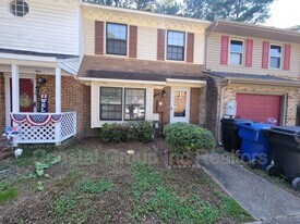 921 Wildwood Square Ct in Virginia Beach, VA - Building Photo