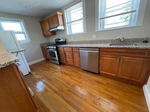 135 Massachusetts Ave, Unit 3 in Arlington, MA - Building Photo - Building Photo