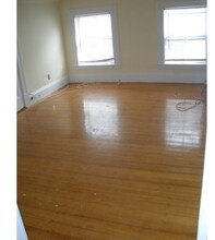 16 Dighton St, Unit 1 in Boston, MA - Foto de edificio - Building Photo