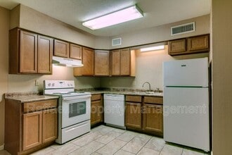 2401 Brookridge Dr in Texarkana, AR - Foto de edificio - Building Photo