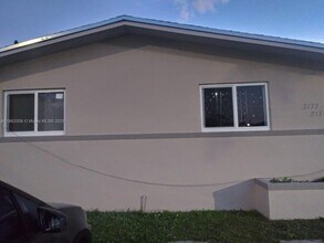 2172 NW 17th St in Miami, FL - Building Photo - Building Photo