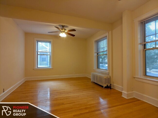property at 1615 W Berteau Ave