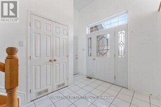 81 Lloydalex Crescent in Ottawa, ON - Building Photo - Building Photo