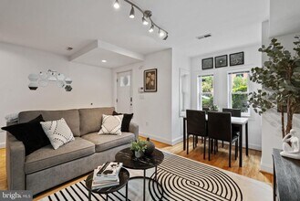 18 N St NW in Washington, DC - Building Photo - Building Photo