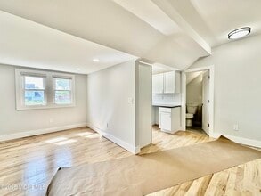 110 4th Ave in Bradley Beach, NJ - Foto de edificio - Building Photo