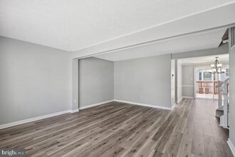 90 Pontiac Way in Gaithersburg, MD - Building Photo - Building Photo