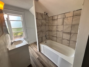 633 W North St in Kalamazoo, MI - Foto de edificio - Building Photo