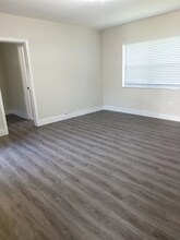 2489 SW 27th St in Miami, FL - Building Photo - Building Photo