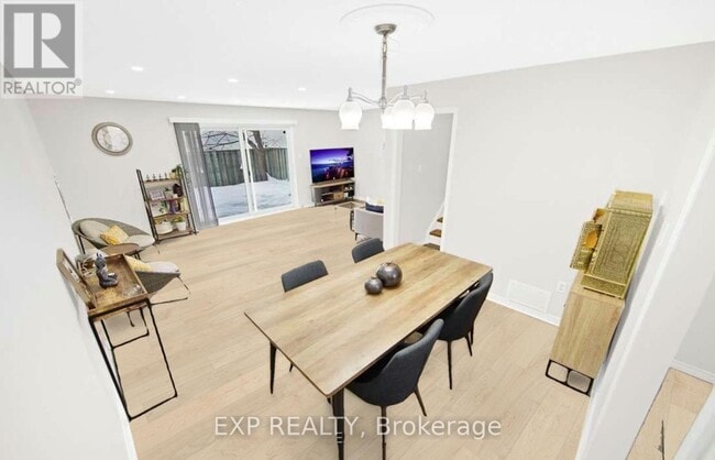 270 Timberbank Blvd in Toronto, ON - Building Photo - Building Photo