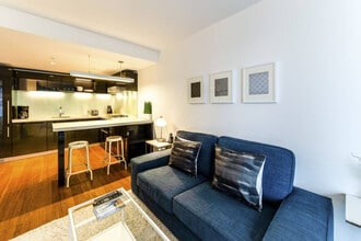 777-777 Richards St in Vancouver, BC - Building Photo - Building Photo