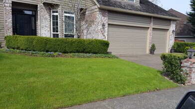 17083 SW Arbutus Dr in Beaverton, OR - Building Photo - Building Photo