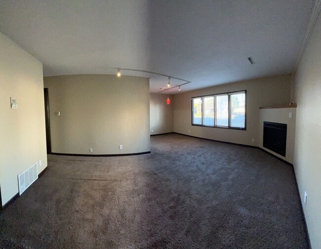 4010 Westover Rd SE in Cedar Rapids, IA - Building Photo - Building Photo