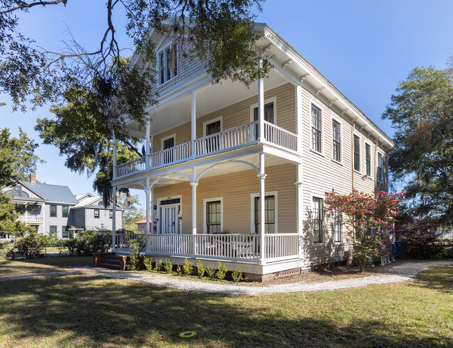 102 S 10th St in Fernandina Beach, FL - Building Photo - Building Photo