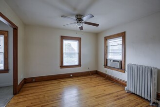 4821 Underwood Ave in Omaha, NE - Foto de edificio - Building Photo