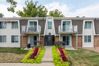 Casalon Parkway Apartments in O'Fallon, MO - Foto de edificio - Building Photo