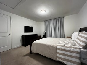 517 Brooklawn Ave, Unit F2 in Roselle, NJ - Building Photo - Building Photo