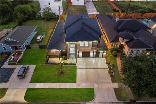 3902 Charleston St in Houston, TX - Building Photo