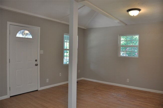 926 Queenswood St in Montgomery, TX - Building Photo - Building Photo