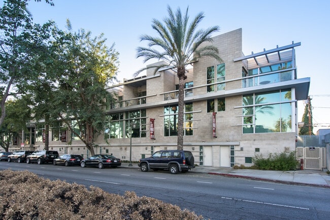 717 N Highland Ave, Unit 7 in Los Angeles, CA - Building Photo - Building Photo