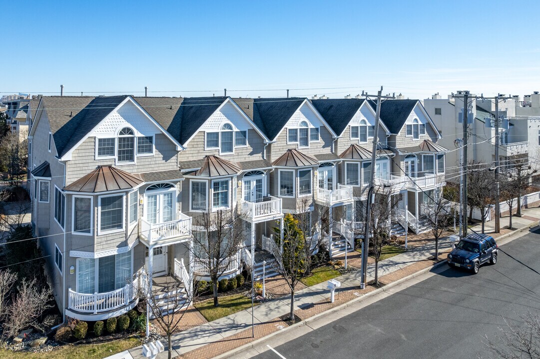 1 S Douglas Ave in Margate City, NJ - Foto de edificio