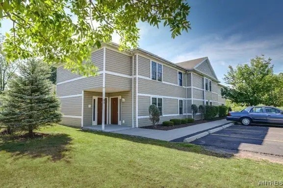 property at 5 Stonington Ln