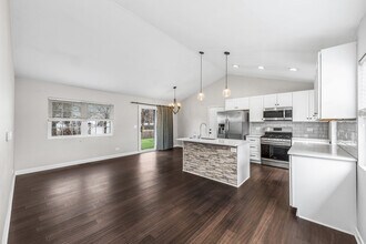 1972 Rollins Ct in Naperville, IL - Building Photo - Building Photo