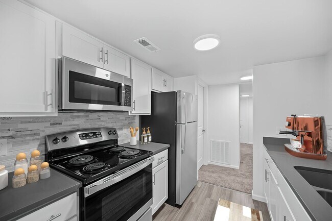 Ivy Hills Living Spaces in Cincinnati, OH - Building Photo - Building Photo