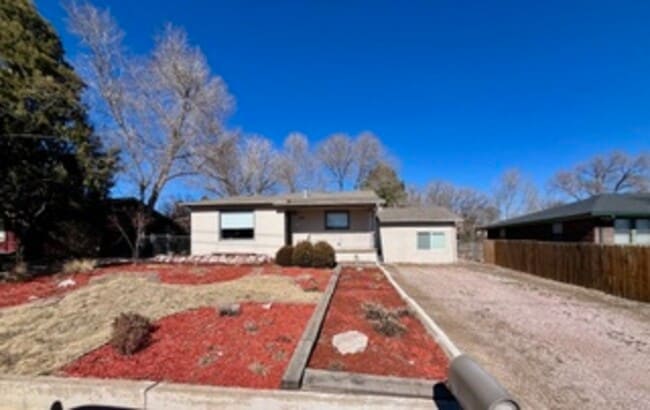 property at 604 W Brookside St