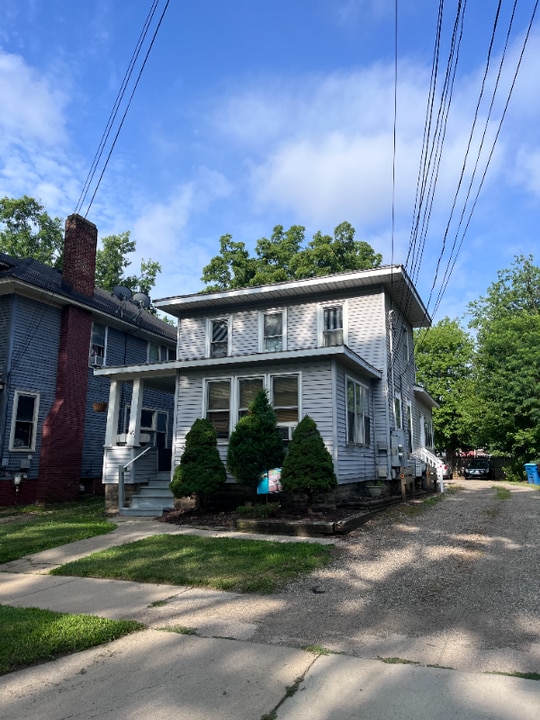 520 Oak St in Kalamazoo, MI - Building Photo